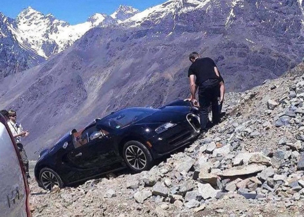 Bugatti Veyron incidente nel deserto