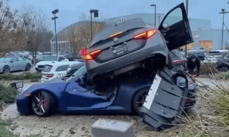 Alfa Romeo atterra su una Porsche 911