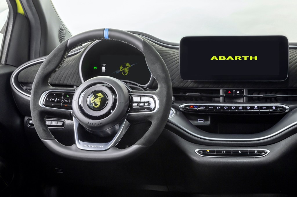 Abarth 500e interni