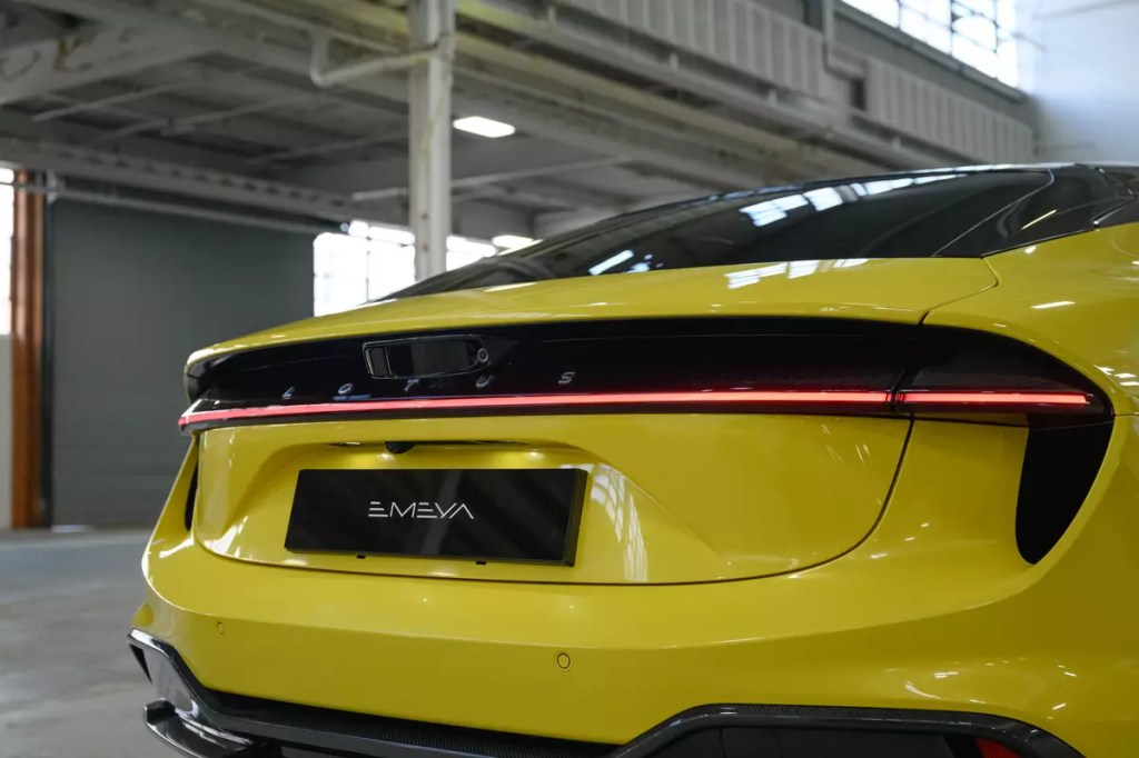 Lotus Emeya dettagli