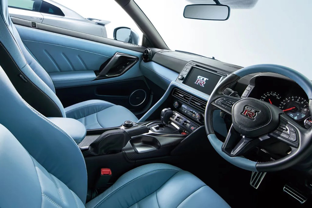 Nissan GT-R interni
