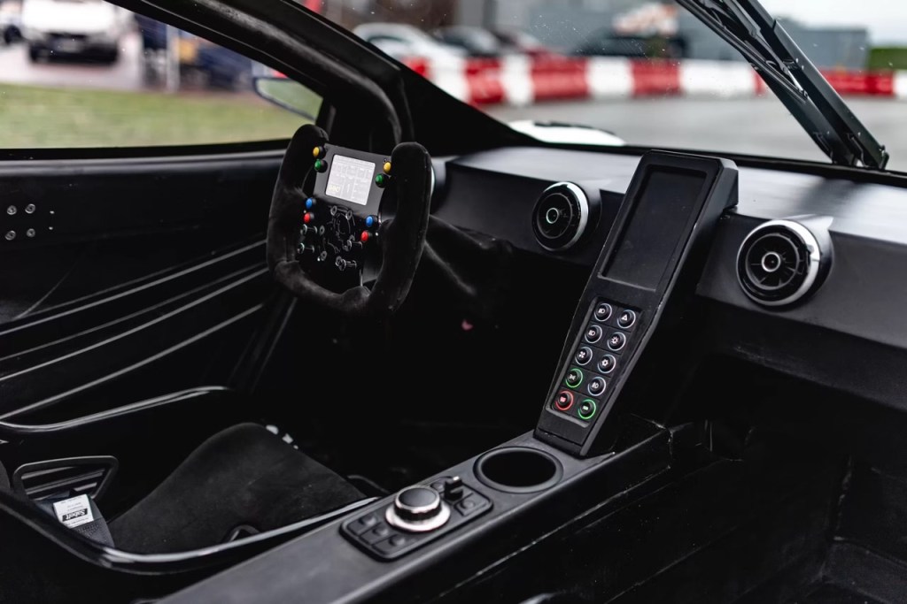 Rhino Racing R001 supercar lituana