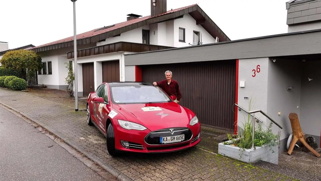 Tesla Model S P85D da record