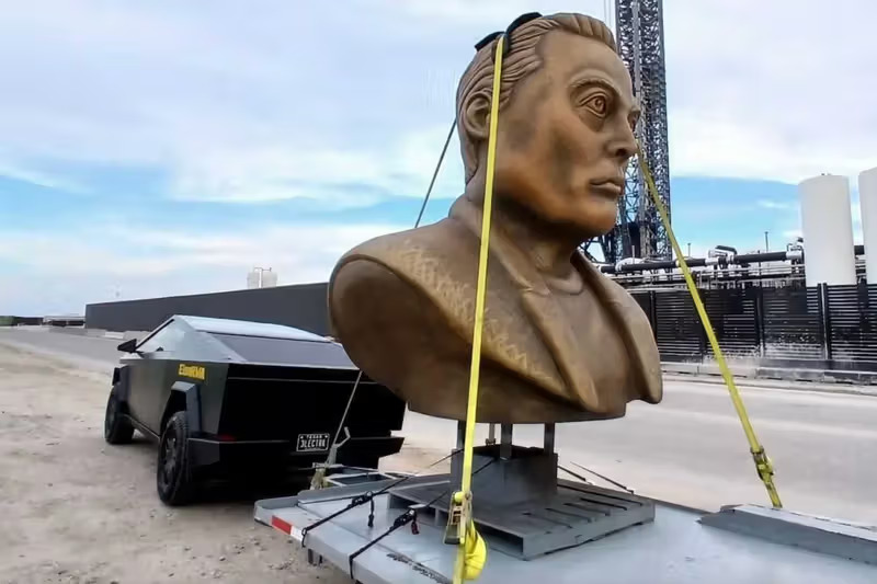 Elon Musk scultura