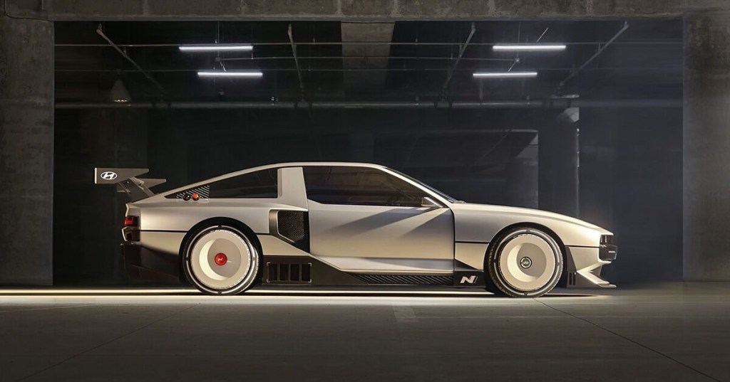 Hyundai N 74 supercar elettrica