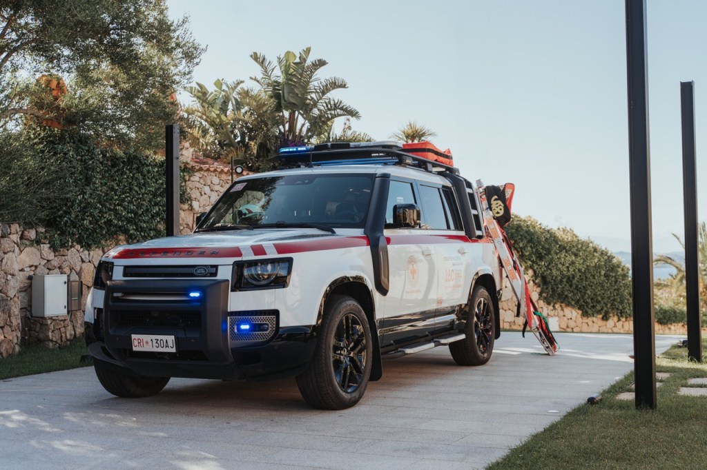 Land Rover Defender Croce Rossa
