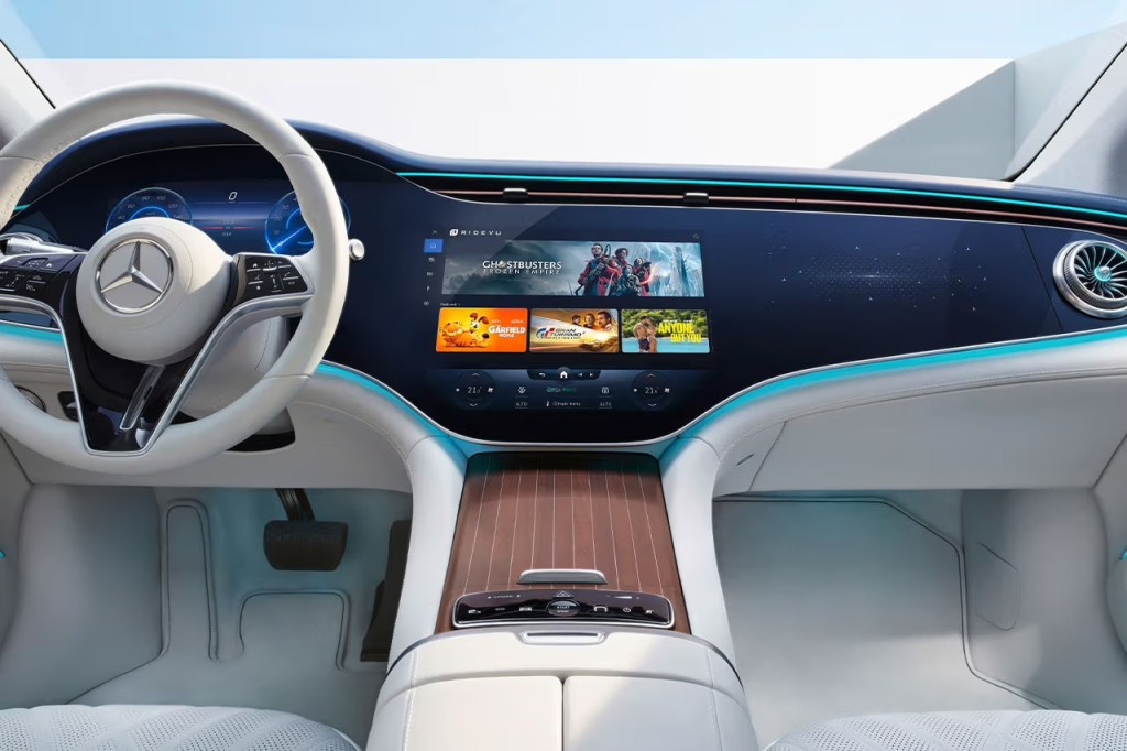 Mercedes RIDEVU display