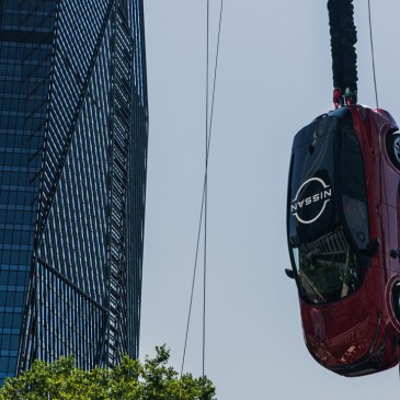 Nissan Qashqai bungee jumping record
