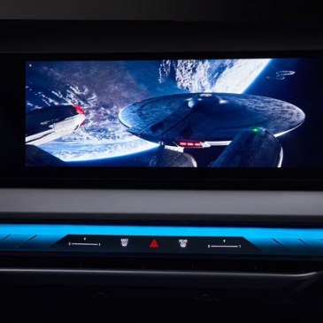 BMW display Paramount+