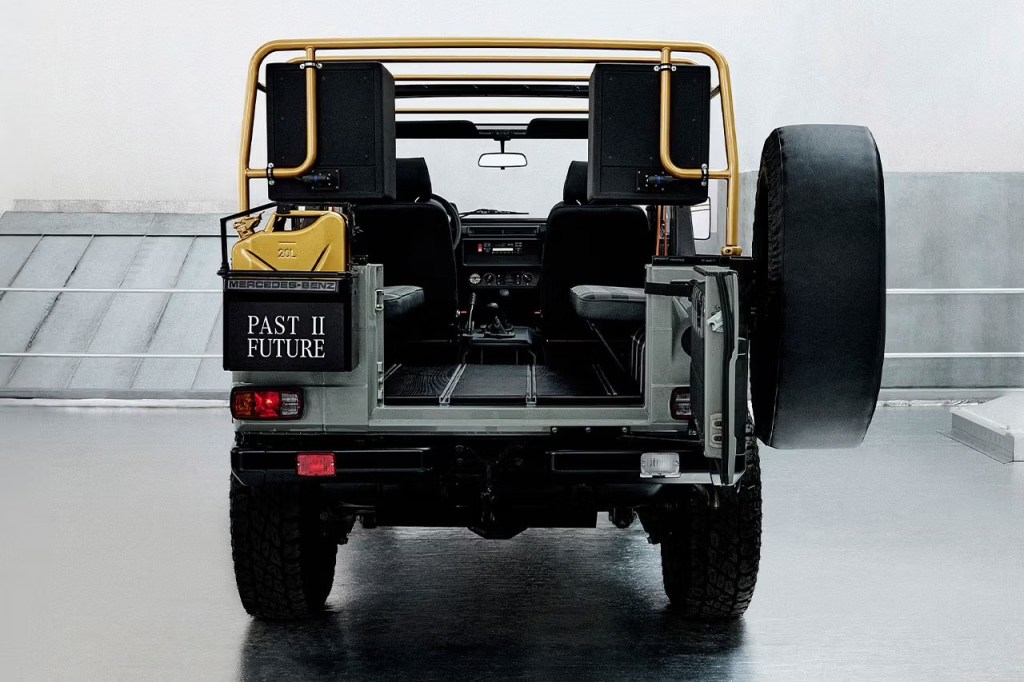 NIGO Mercedes Classe G Moncler