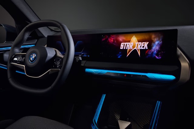 BMW display Paramount+