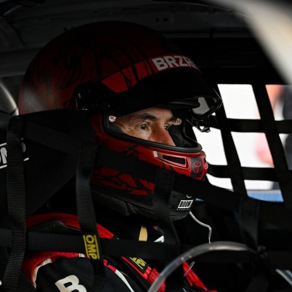 Keanu Reeves pilota Toyota