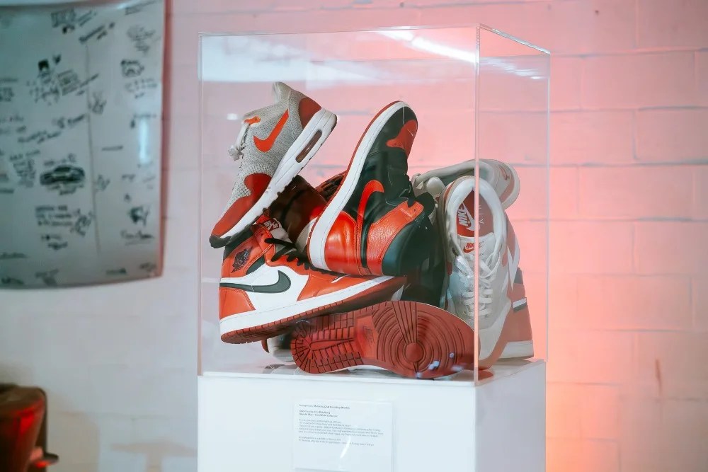 The Motoring Club Cars & Kicks auto e sneakers