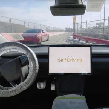 Tesla guida autonoma