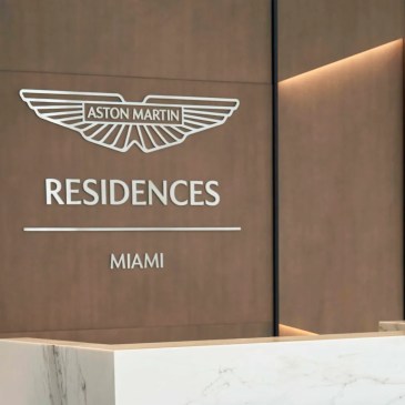 Aston Martin immobiliare