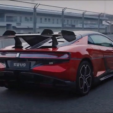 BYD Yangwang U9 guida autonoma