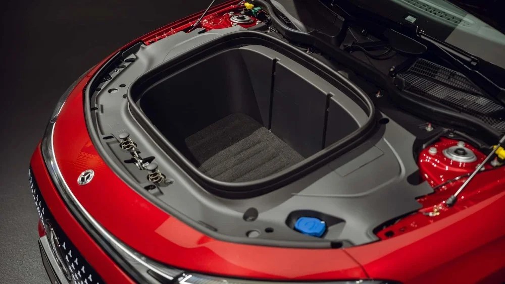 2026 Mercedes CLA elettrica ibrida