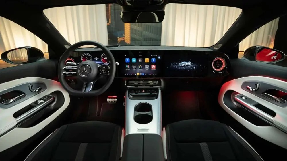 2026 Mercedes CLA elettrica ibrida