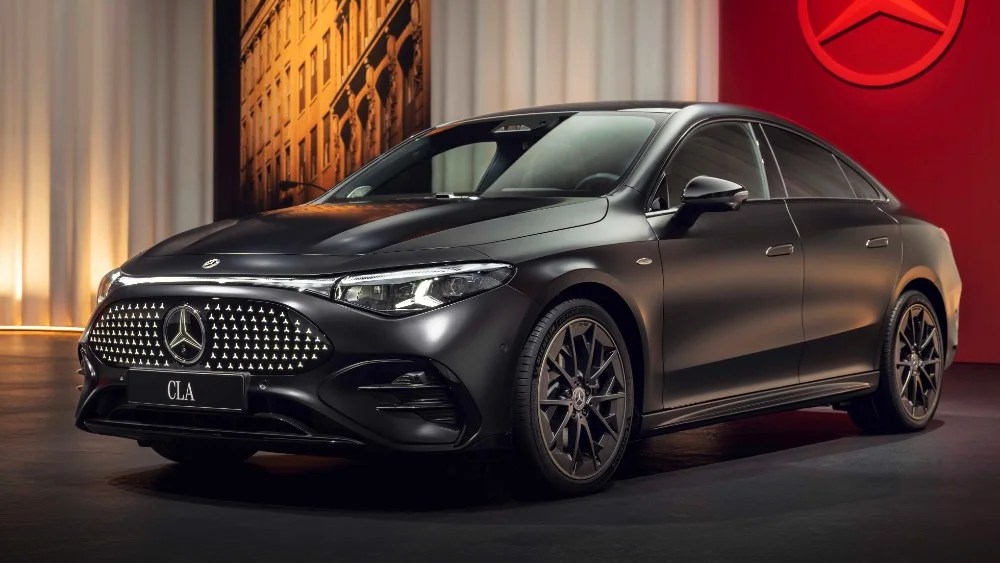 2026 Mercedes CLA elettrica ibrida
