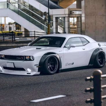 Liberty Walk Dodge Challenger