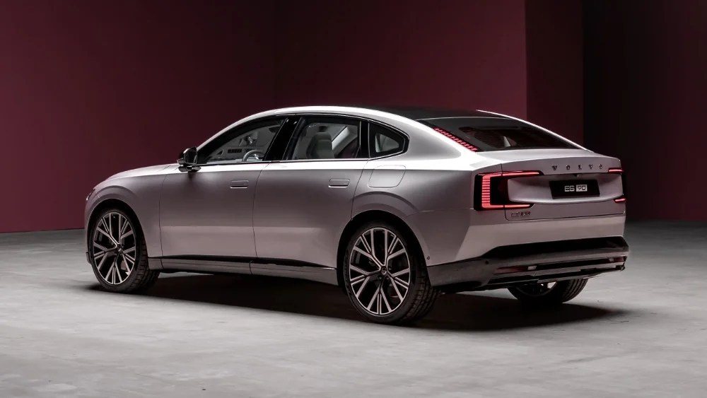 Volvo ES90 ammiraglia elettrica