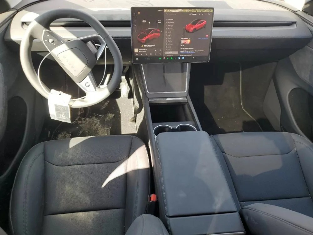 Tesla Model Y Juniper incidente Copart asta