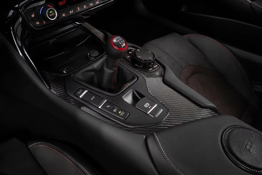 Toyota Supra Final Edition interni cambio