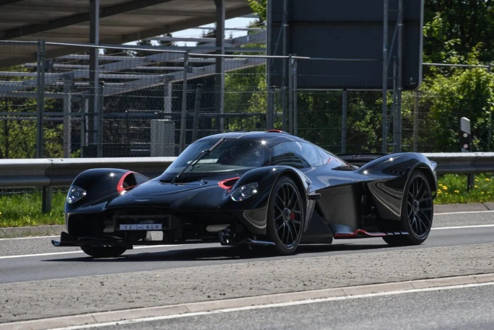 Aston Martin Valkyrie Spider Nurburgring milionario arabia saudita