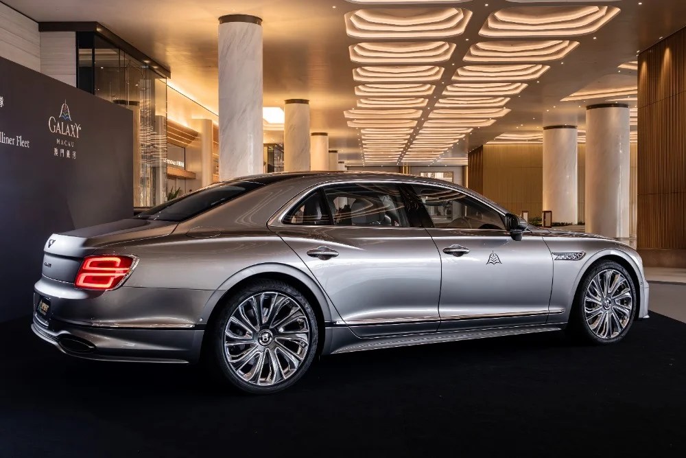 Bentley Flying Spur ibrida resort Macau ordine