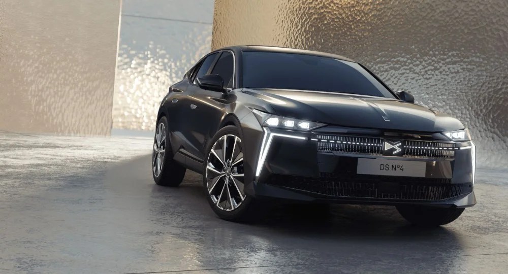 DS N°4 berlina elettrica