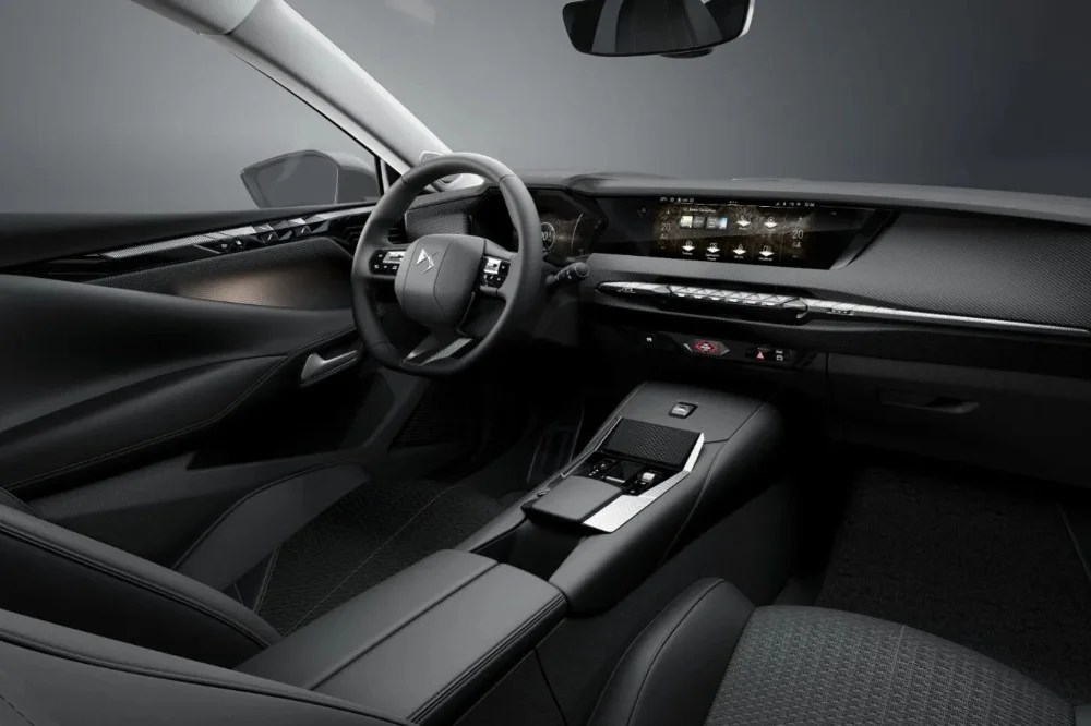 DS N°4 berlina elettrica