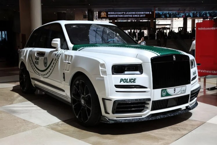 Rolls-Royce Cullinan polizia di Dubai