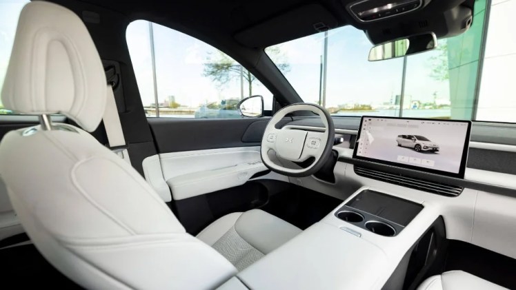 Xpeng G6 SUV rivale Tesla Model Y cina