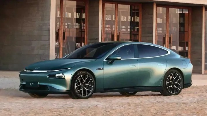 Xpeng P7 berlina elettrica cina