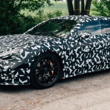 Mercedes AMG berlina elettrica porsche taycan