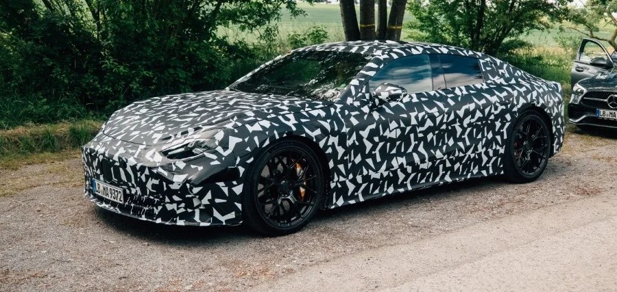 Mercedes AMG berlina elettrica porsche taycan