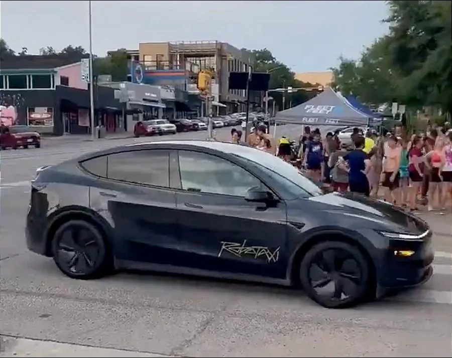 robotaxi tesla senza safety driver entro 2025