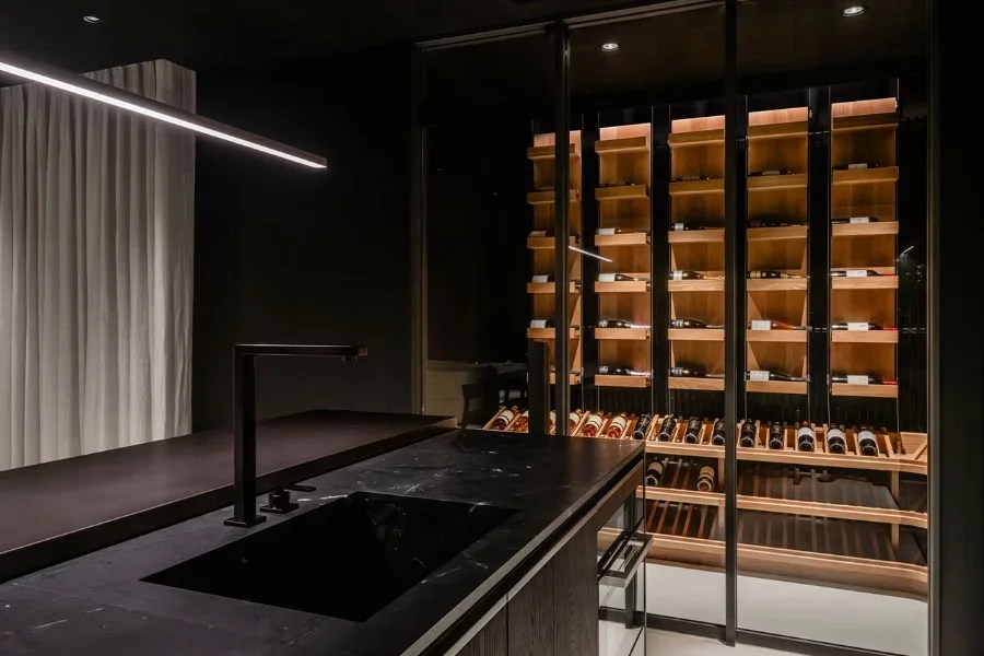 aston martin immobiliare giappone