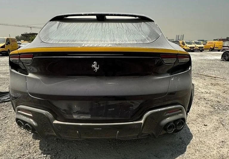 Ferrari Purosangue abbandonata a Dubai