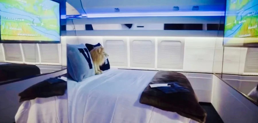 Il rapper e cantante Drake ha di nuovo rivoluzionato il proprio jet privato, un Boeing 767-200 che chiama Air Drake