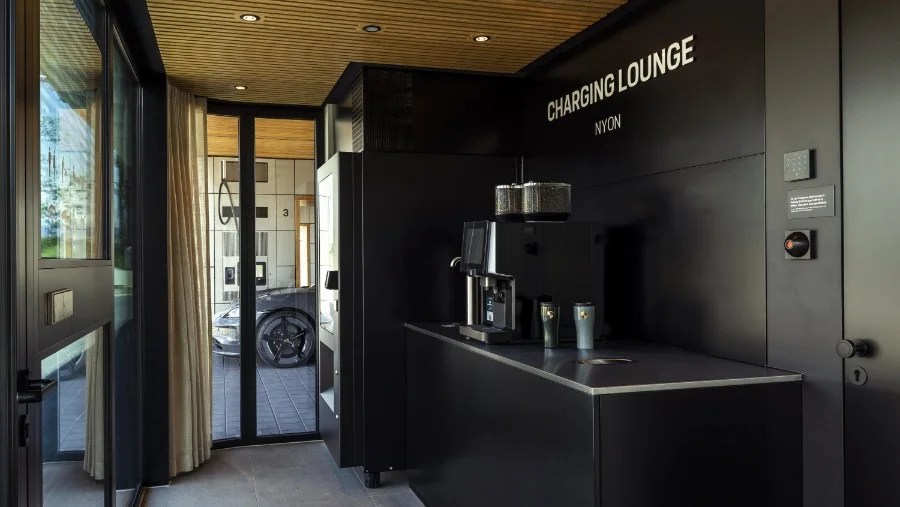porsche charging lounge stazione di ricarica svizzera
