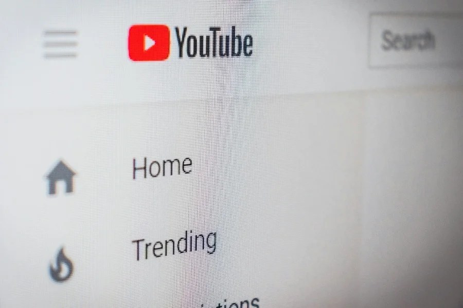youtube demonetizza contenuti intelligenza artificiale