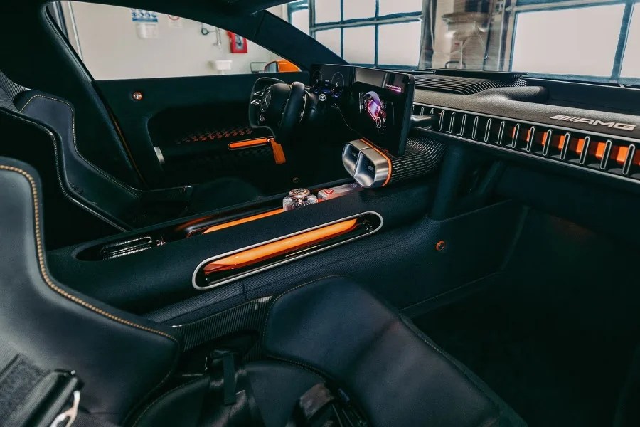 mercedes amg gt xx record chilometri intorno al mondo pista nardò