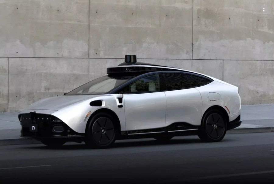 Tensor robotaxi autonomo uso privato 100 sensori produzione 2026