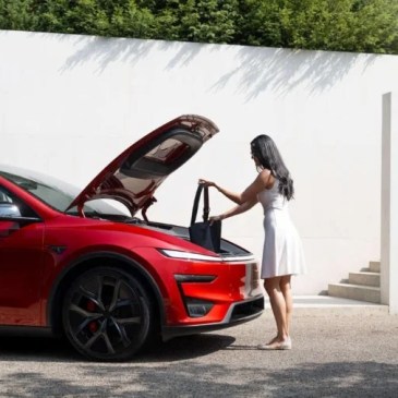 tesla model y performance debutto in italia prezzo interni