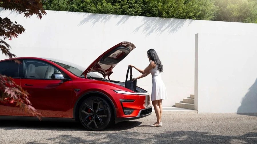 tesla model y performance debutto in italia prezzo interni