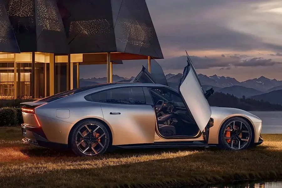 Xpeng P7 Wing Edition con portiere ala di gabbiano debutto