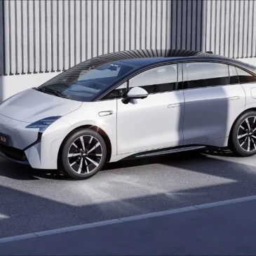 compagnia aerea cinese juneyao presenta auto elettrica