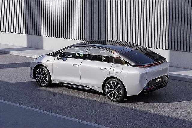 compagnia aerea cinese juneyao presenta auto elettrica