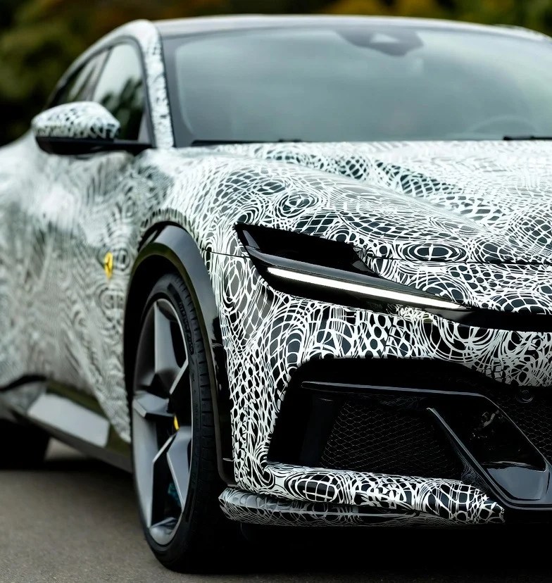 ferrari elettrica 2026 dettagli